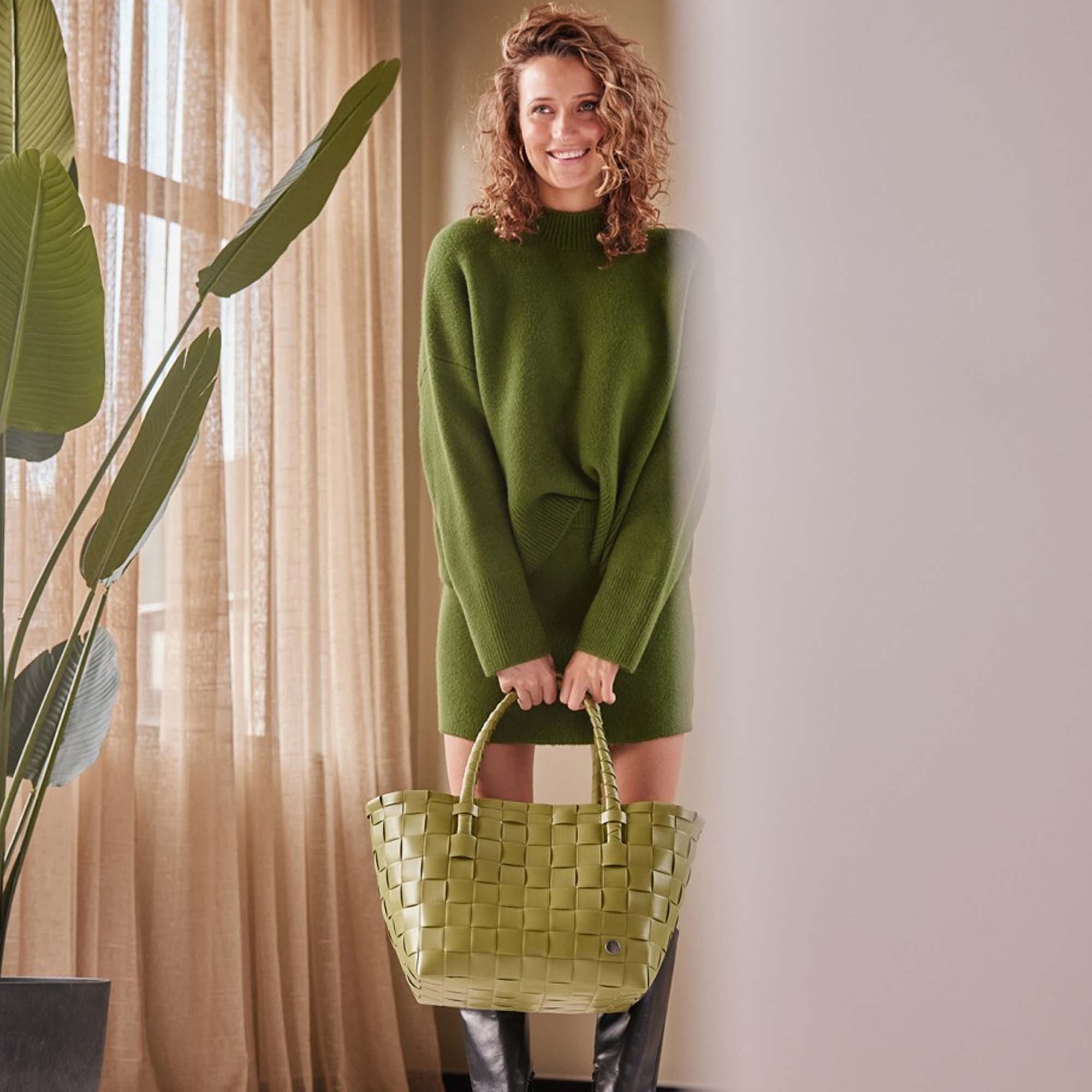 Handed By Veske Paris Pickle Green