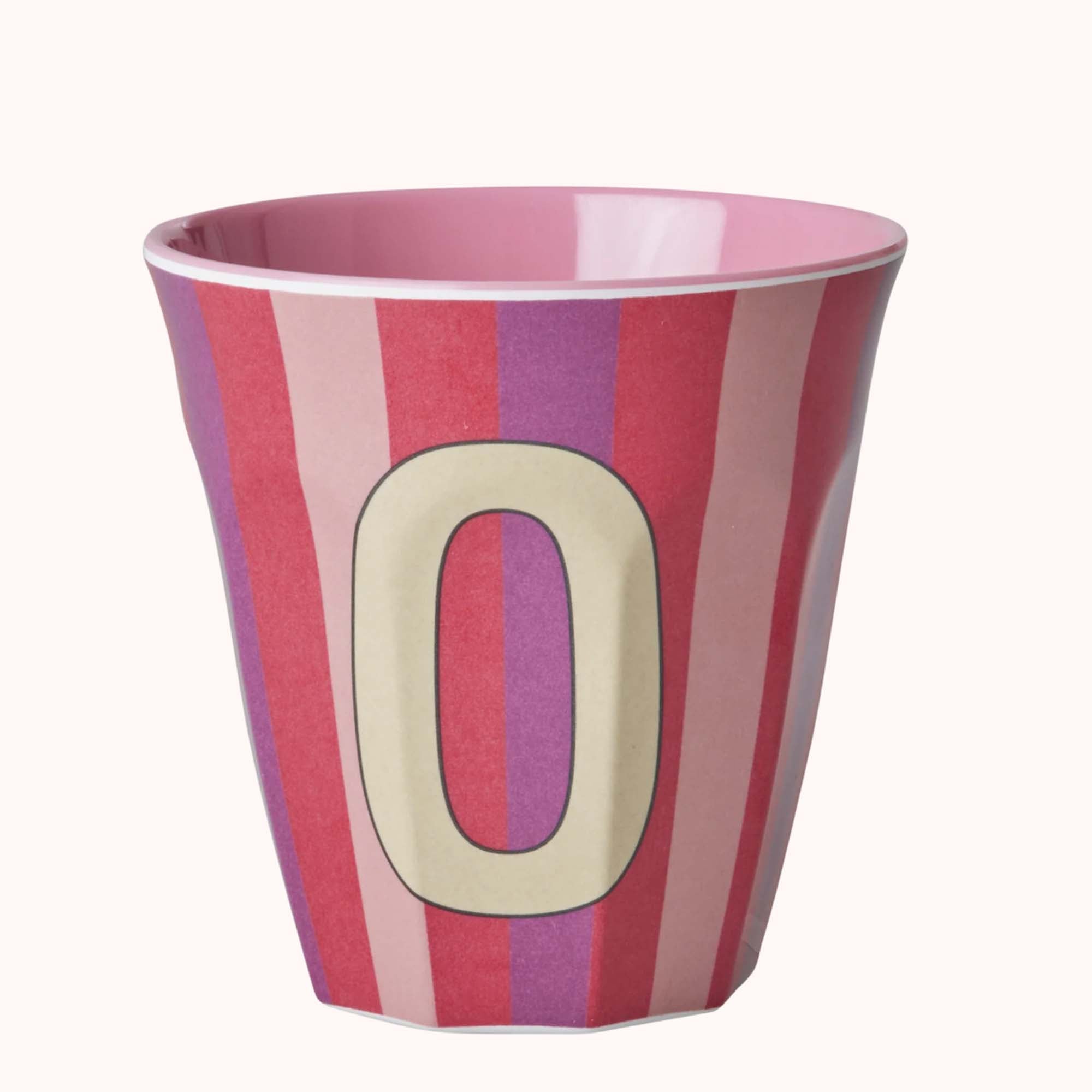 Rice Bokstavkopp Stripet O - Lille Hvite Interiør