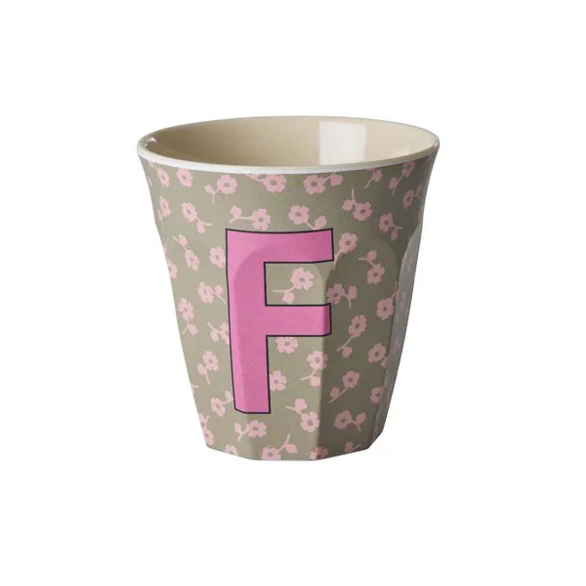 Rice Bokstavkopp F Sand/Rosa Blomst