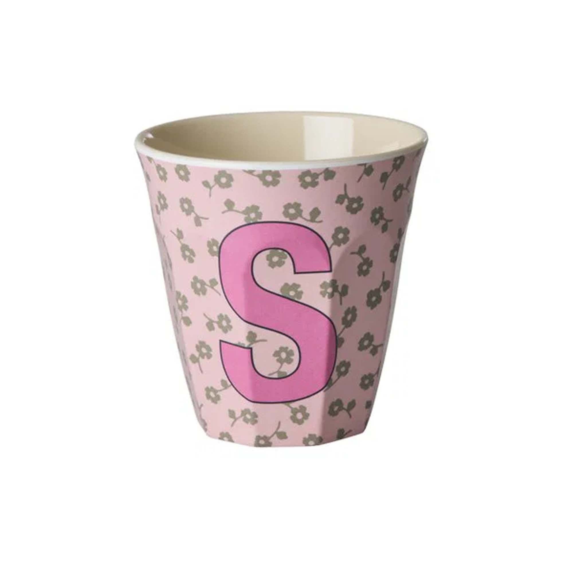 Rice Bokstavkopp S Rosa m/Blomster